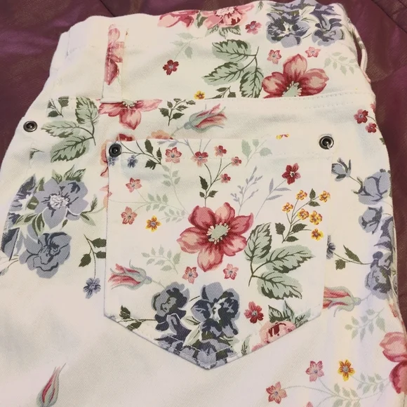 Terra & Sky 14w Jegging Capri Floral - Picture 3 of 3